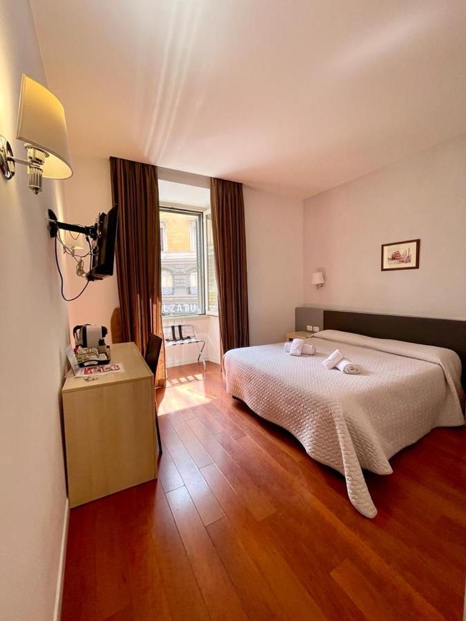 Elle Cavour Guest House Рим Екстер'єр фото