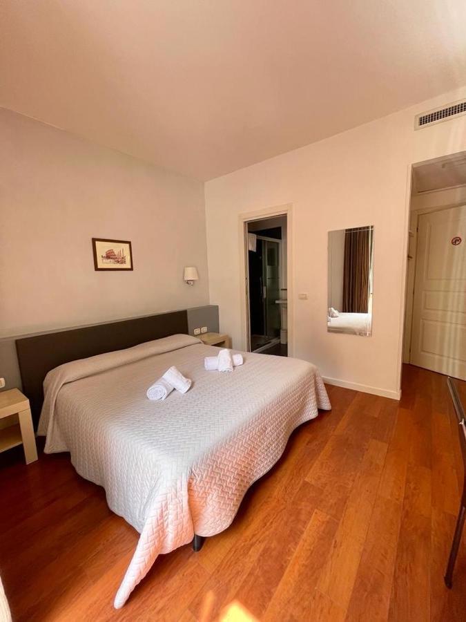 Elle Cavour Guest House Рим Екстер'єр фото