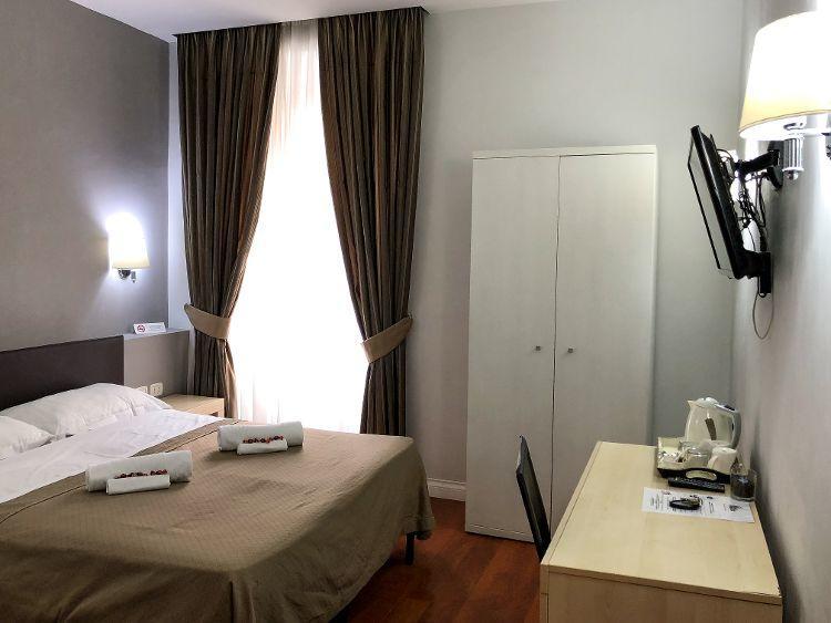 Elle Cavour Guest House Рим Екстер'єр фото