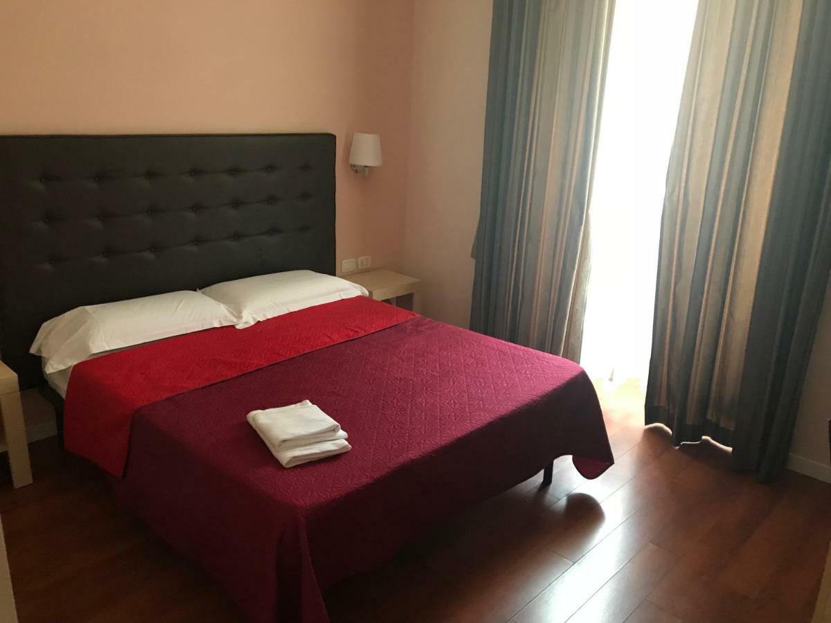 Elle Cavour Guest House Рим Екстер'єр фото