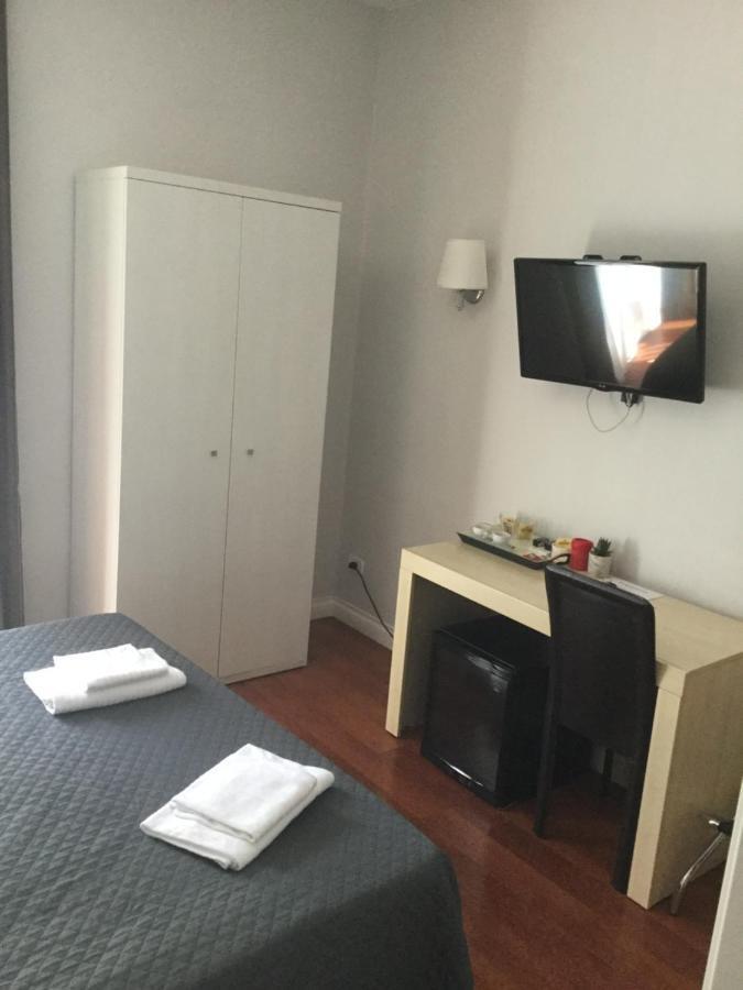 Elle Cavour Guest House Рим Екстер'єр фото