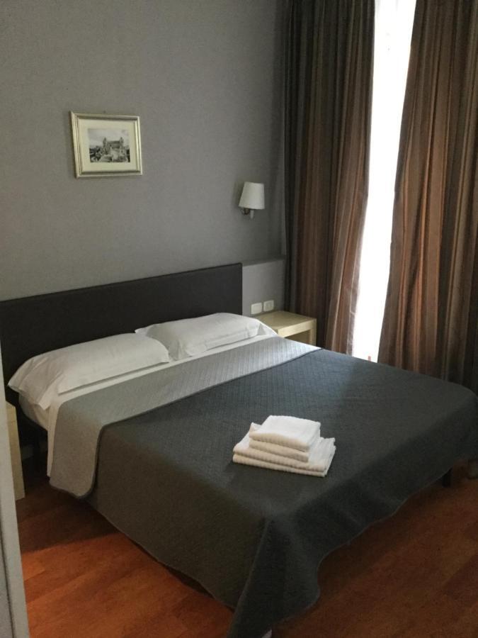 Elle Cavour Guest House Рим Екстер'єр фото